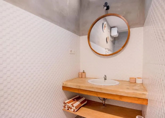 Cozy 2bdr In , Pool,800m